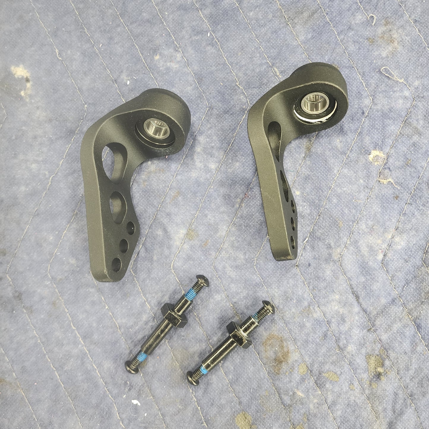 Single Arm Fork With Axles and Spacer (Pair)
